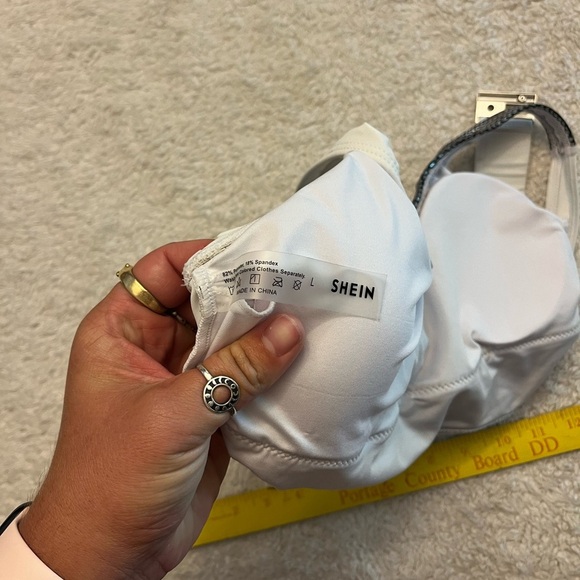 SHEIN Bikini Top w/ Pads - Picture 2 of 7
